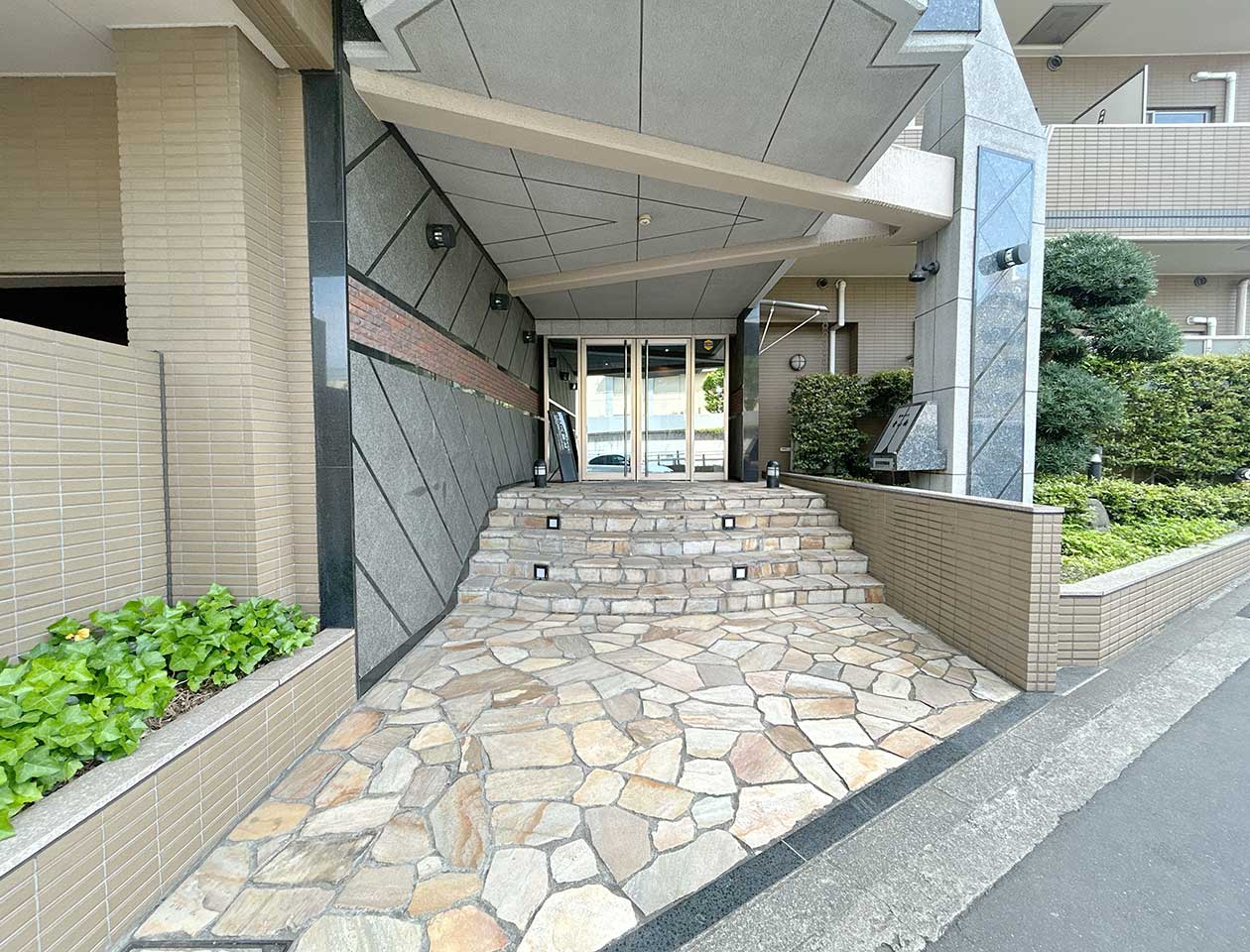 slider image https://biz.mynavi.jp/image/monthly/preview/building/219/common_area/common_area_1.jpg