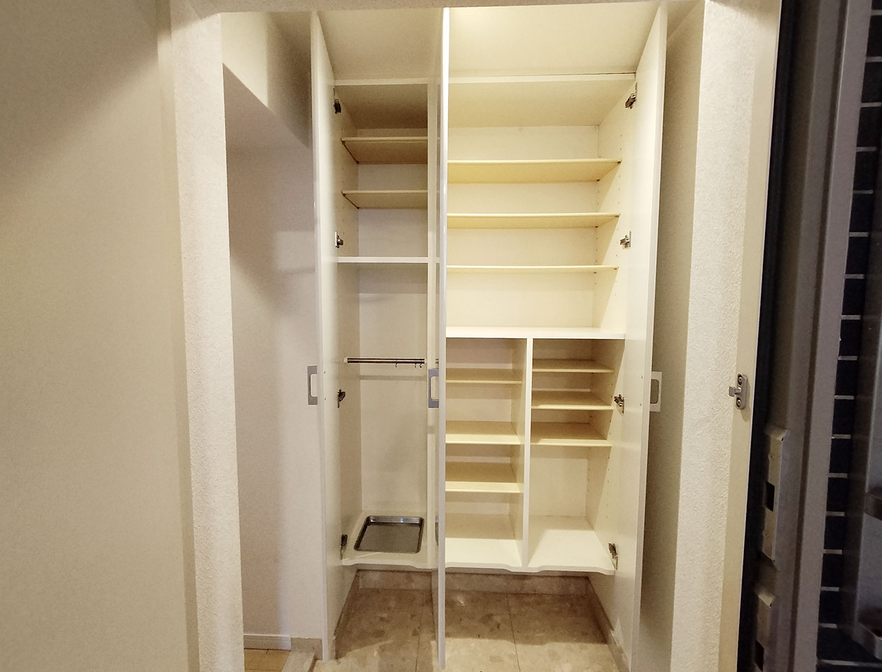 マイナビSTAY淀屋橋 801 玄関