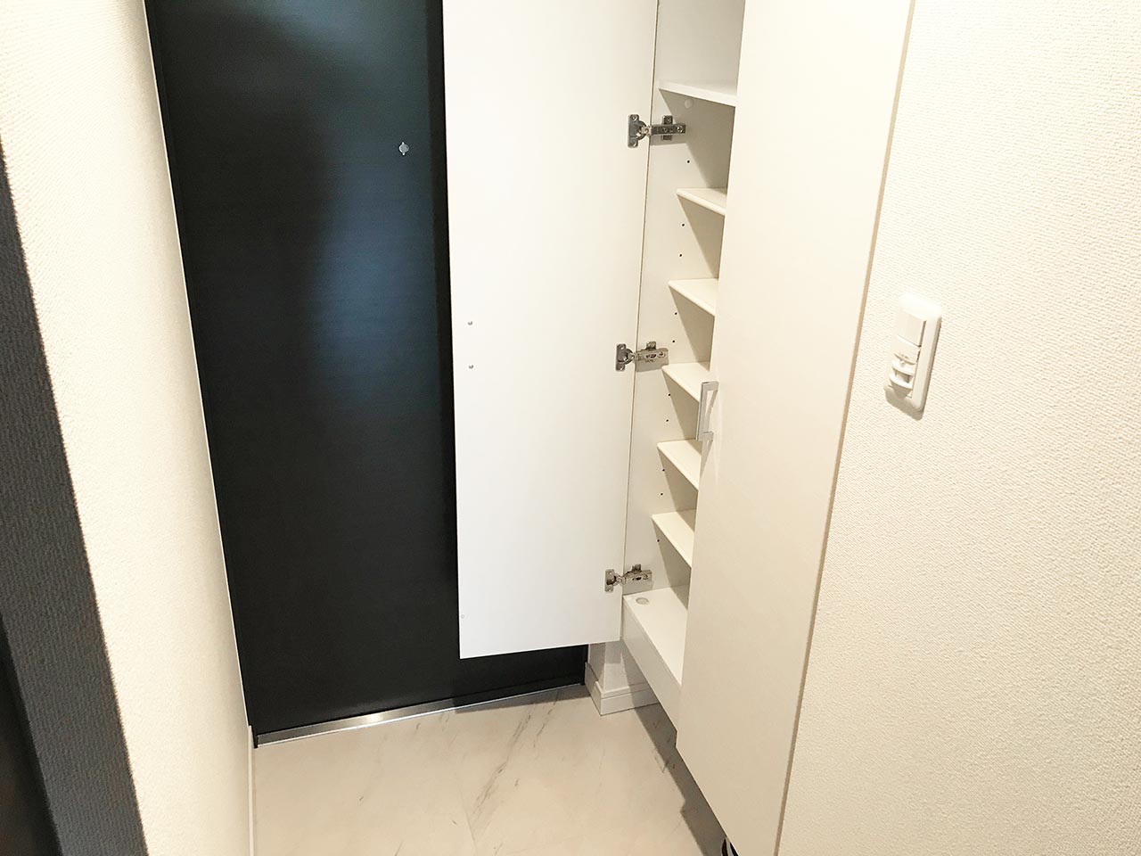 マイナビSTAYコンフォート本町 1401 玄関