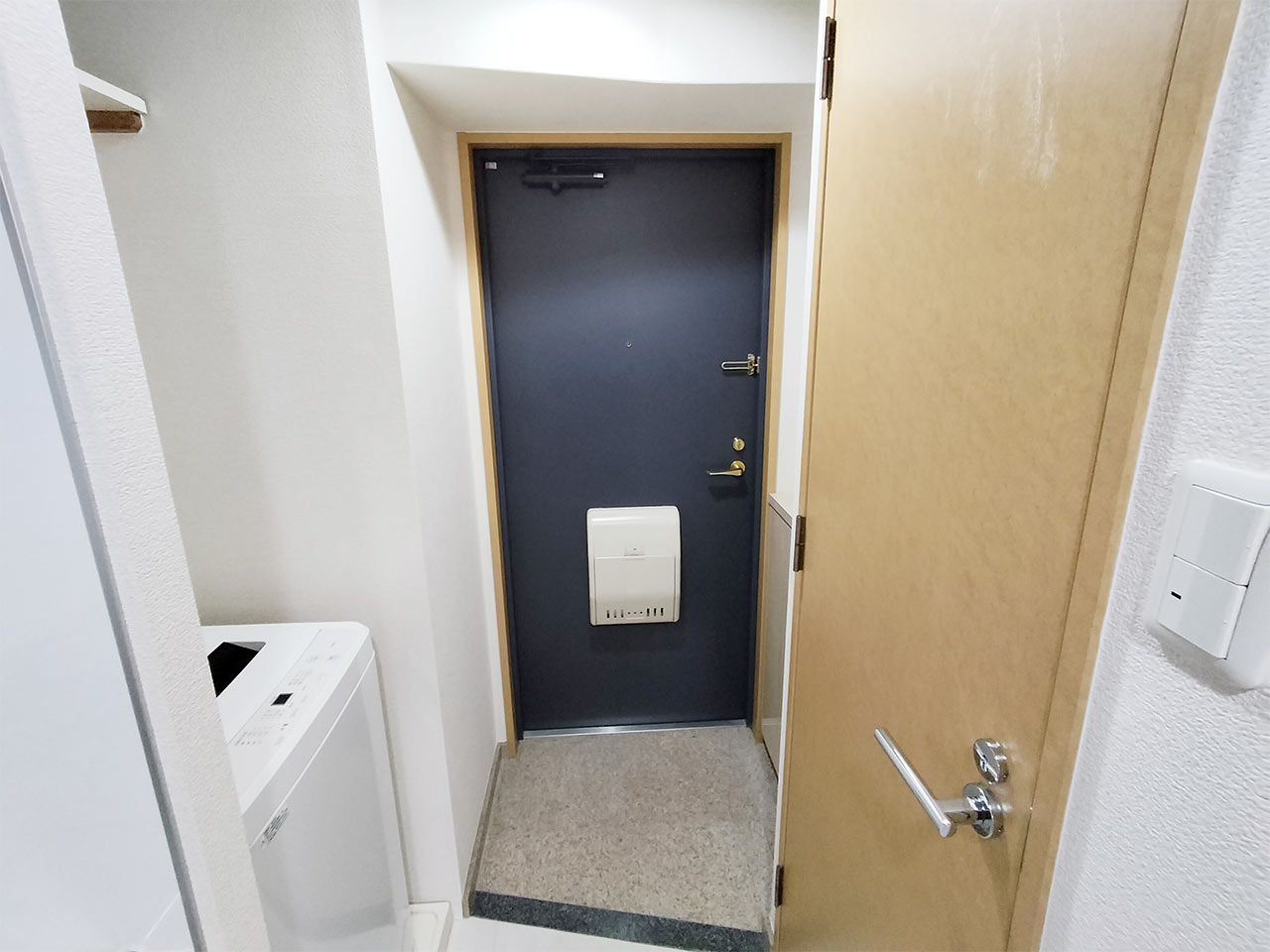 マイナビSTAYレジデア西本町 501 玄関