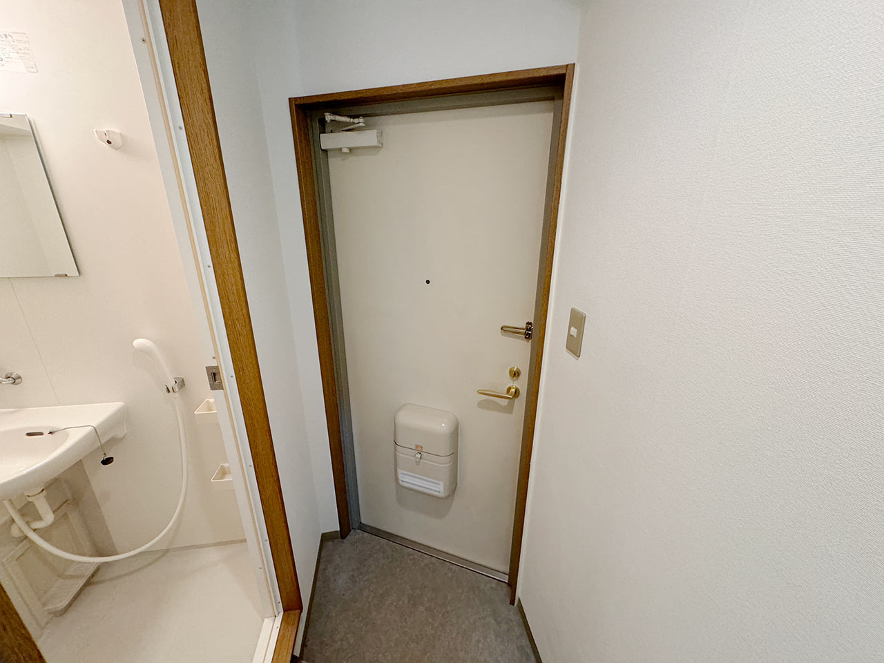 マイナビSTAYディナスティ西本町 704 玄関