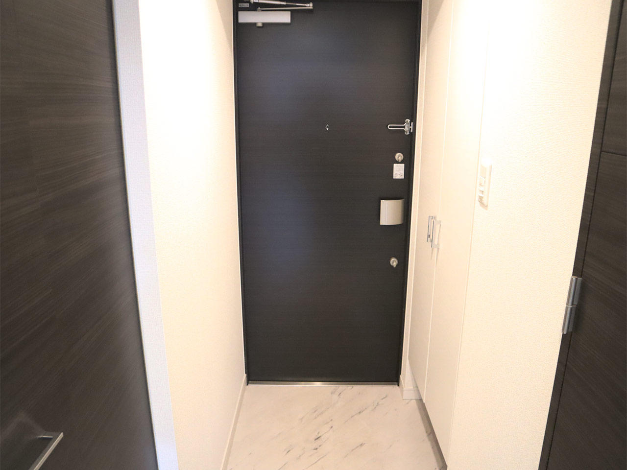 マイナビSTAYコンフォート本町 1501 玄関