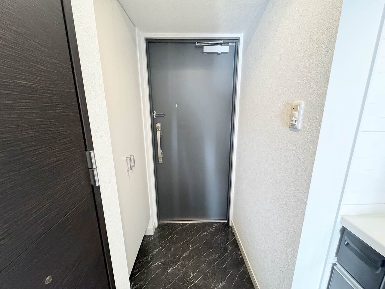 マイナビSTAY西本町 1105 玄関