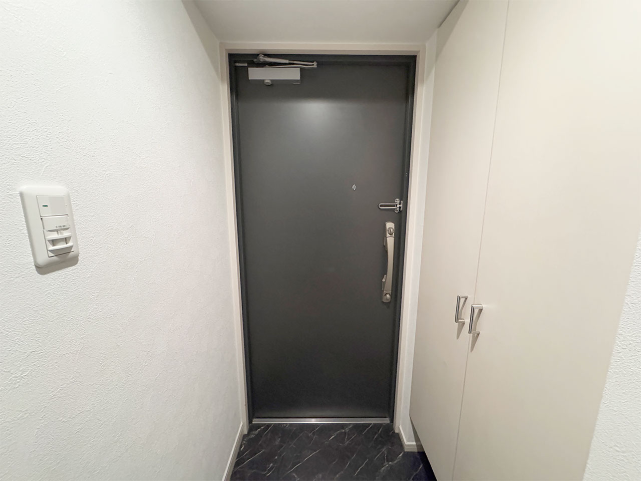 マイナビSTAY西本町 1402 玄関