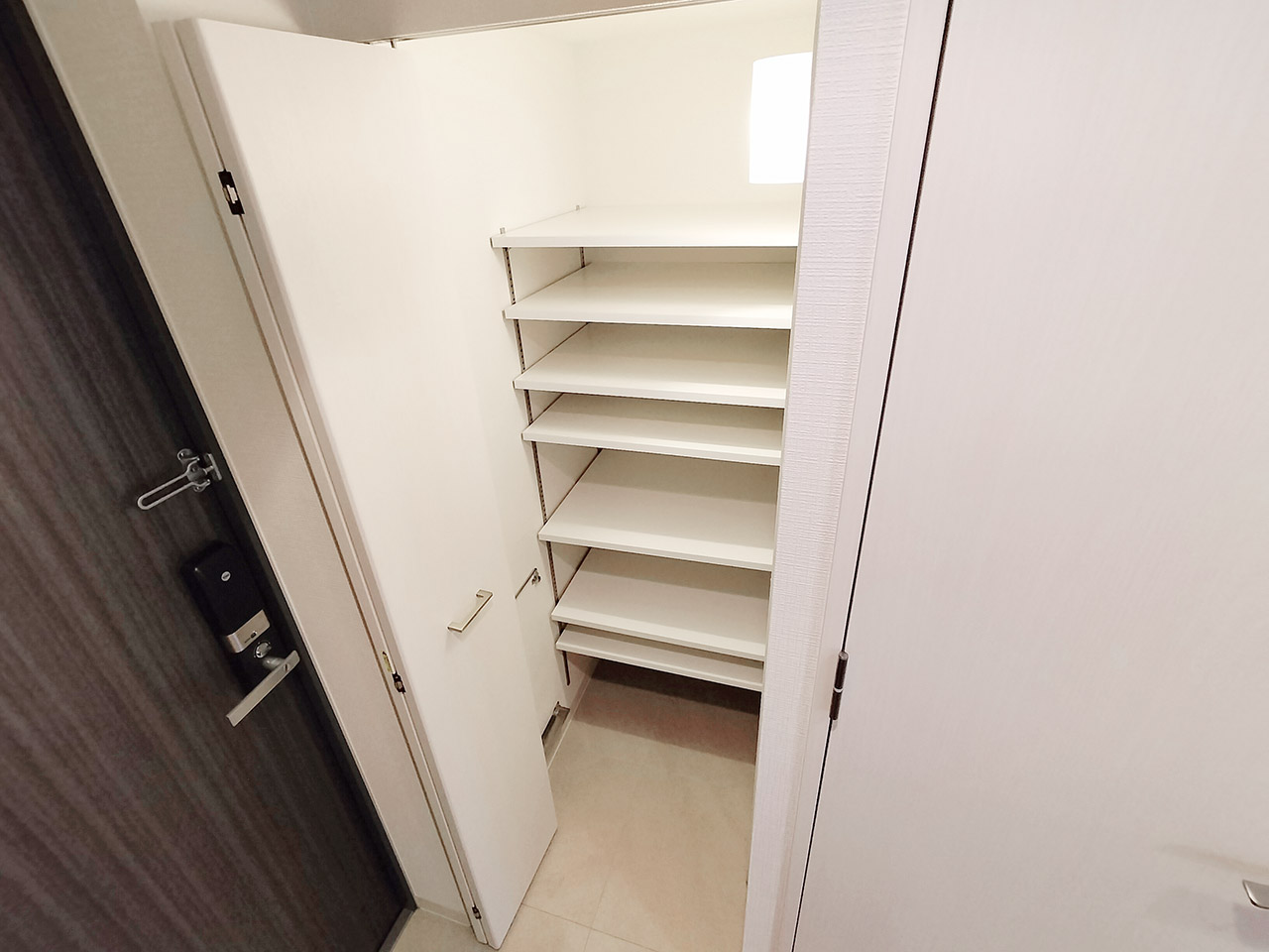 マイナビSTAYなんば 302 玄関