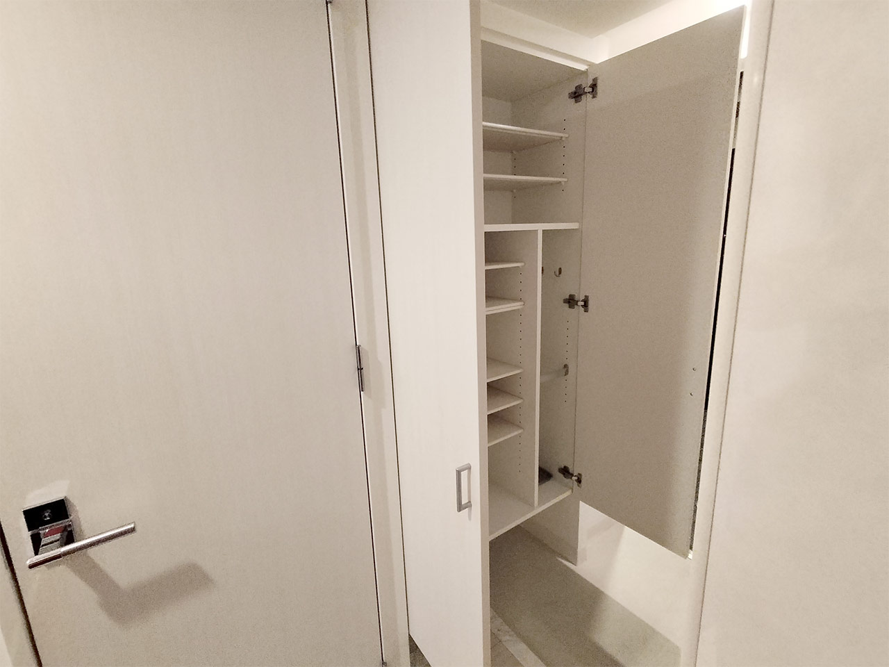 マイナビSTAY大手前 301 玄関