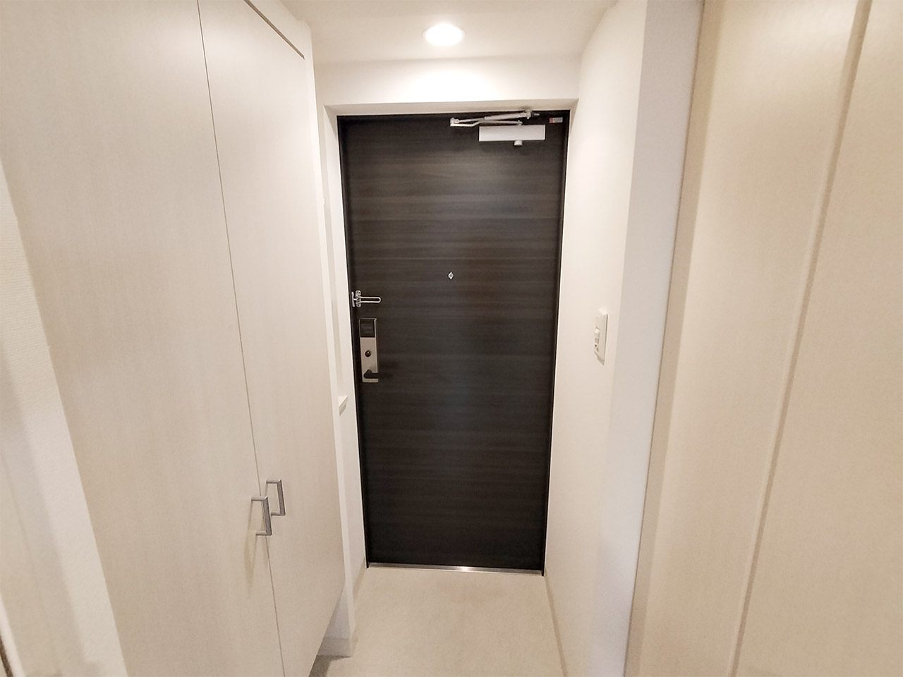 マイナビSTAY大手前 301 玄関