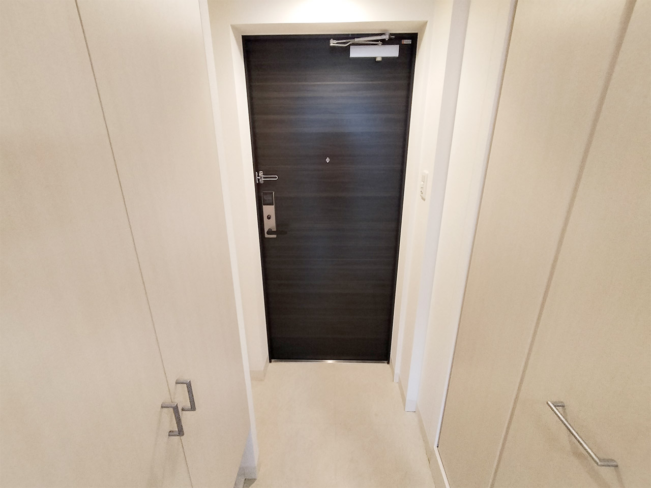 マイナビSTAY大手前 906 玄関
