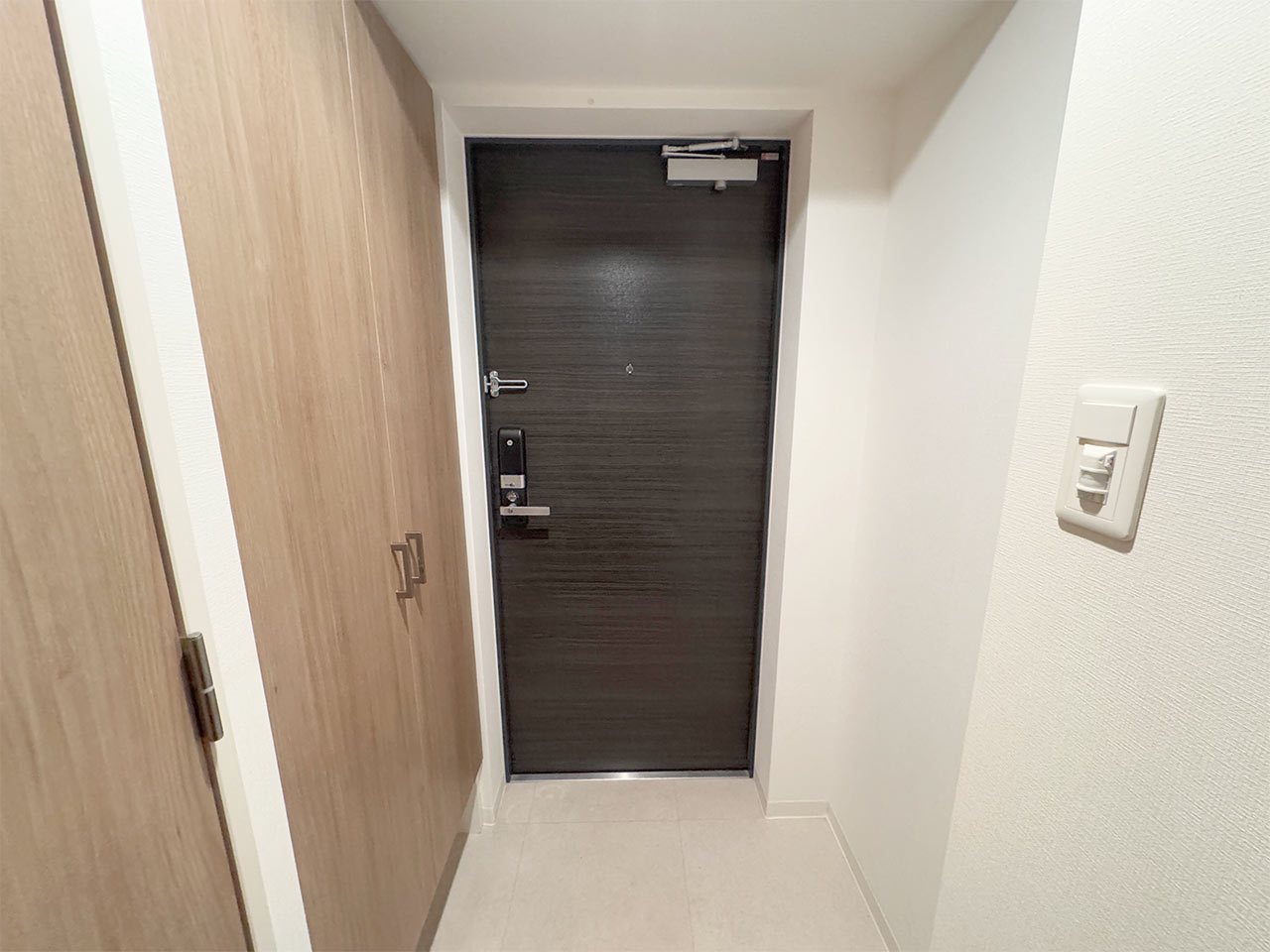 マイナビSTAY京橋セントラル 1205 玄関