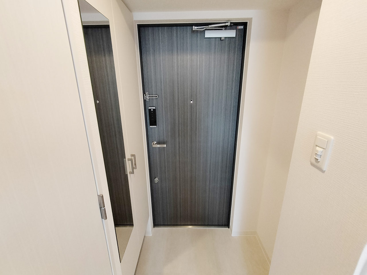 マイナビSTAY弁天町ルシェンテ 303 玄関
