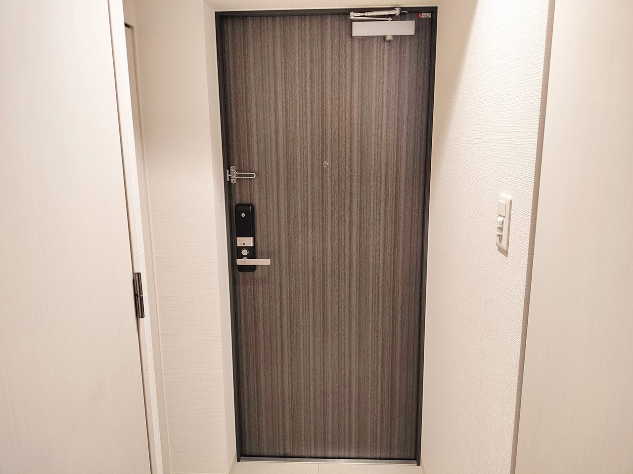マイナビSTAYなんば 208 玄関