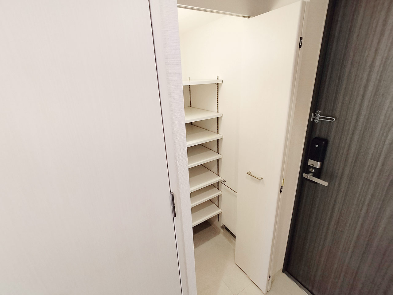 マイナビSTAYなんば 208 玄関