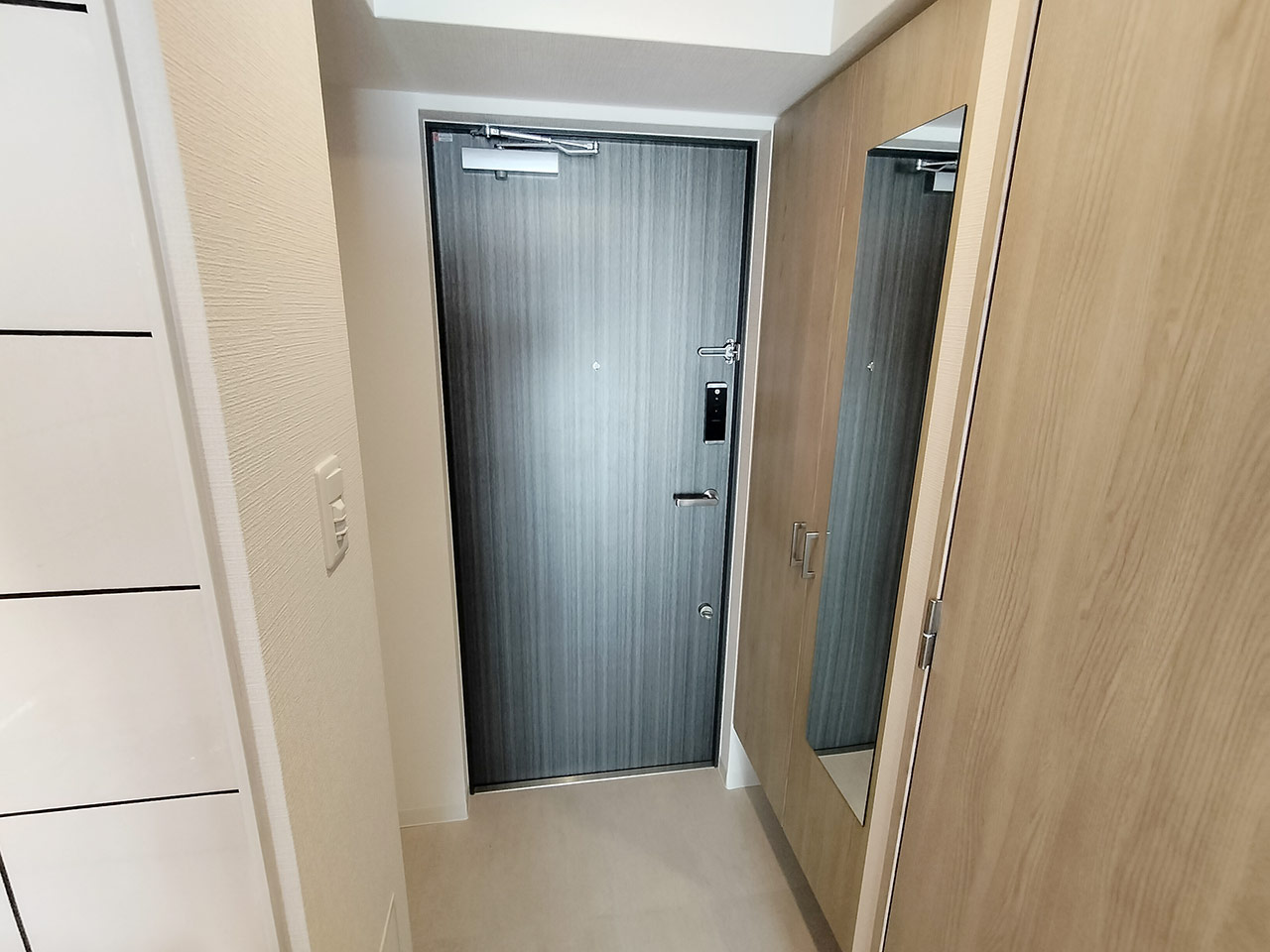 マイナビSTAY弁天町ルシェンテ 808 玄関