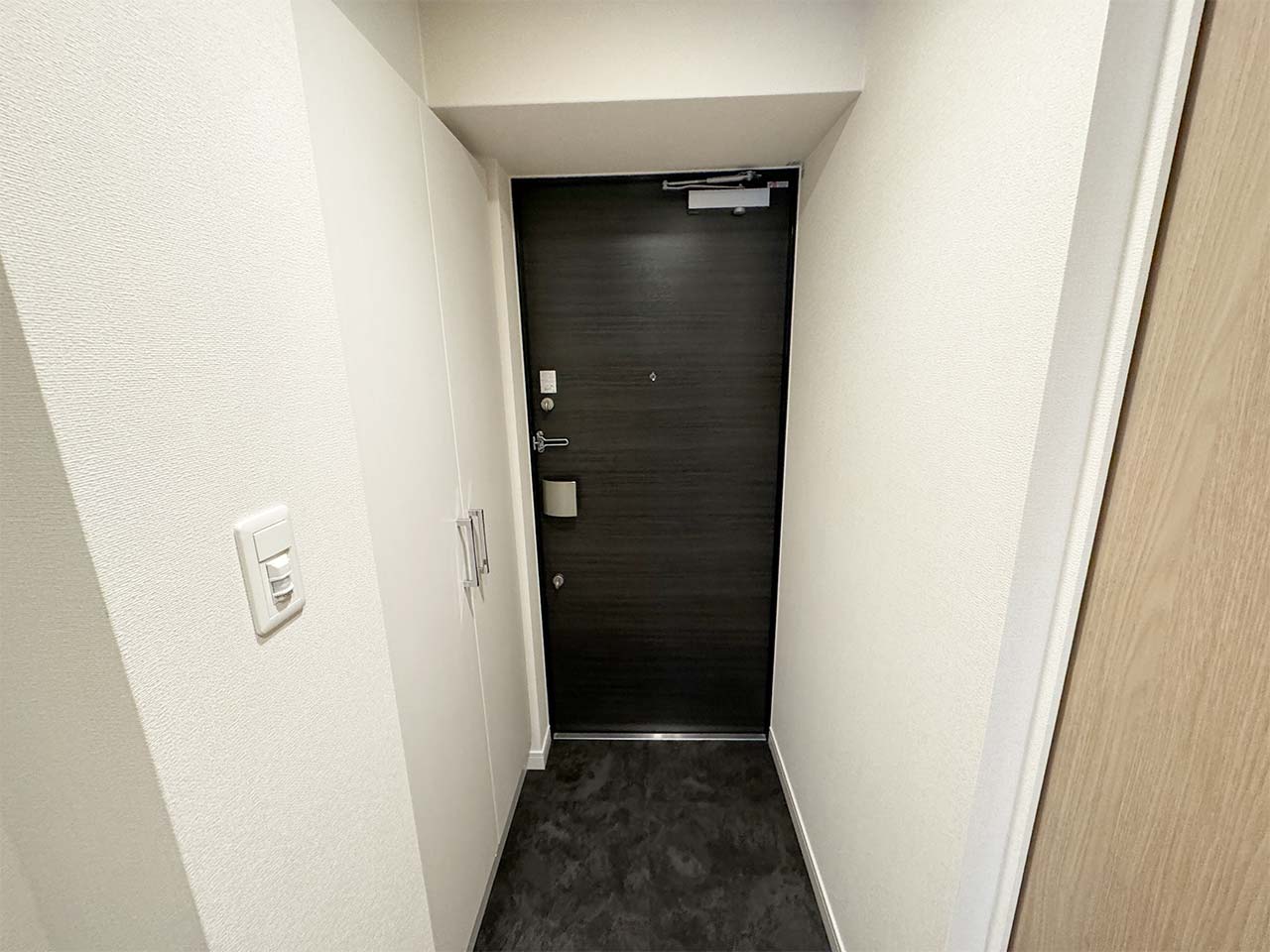 マイナビSTAY本町エクストラ 1304 玄関