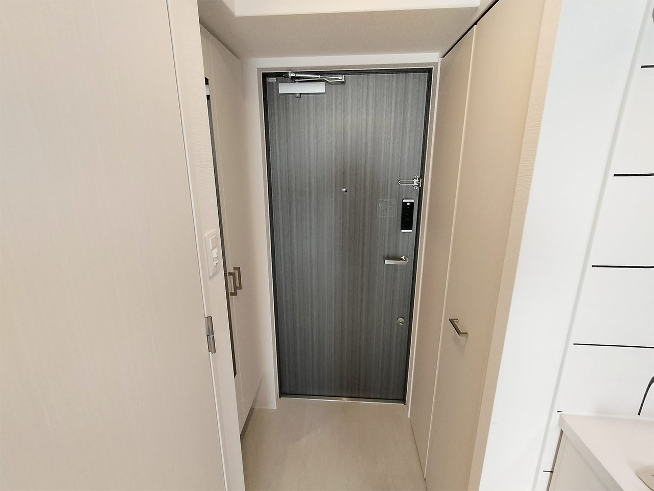 マイナビSTAY弁天町ルシェンテ 602 玄関
